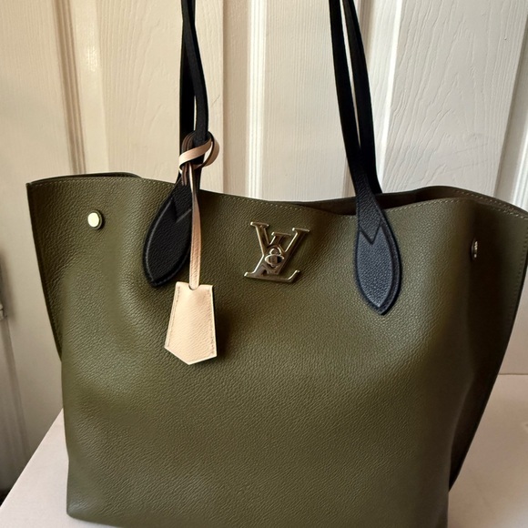 Louis Vuitton Handbags - Louis Vuitton Lockme Go Tote Khaki Olive Noir pebbled Leather